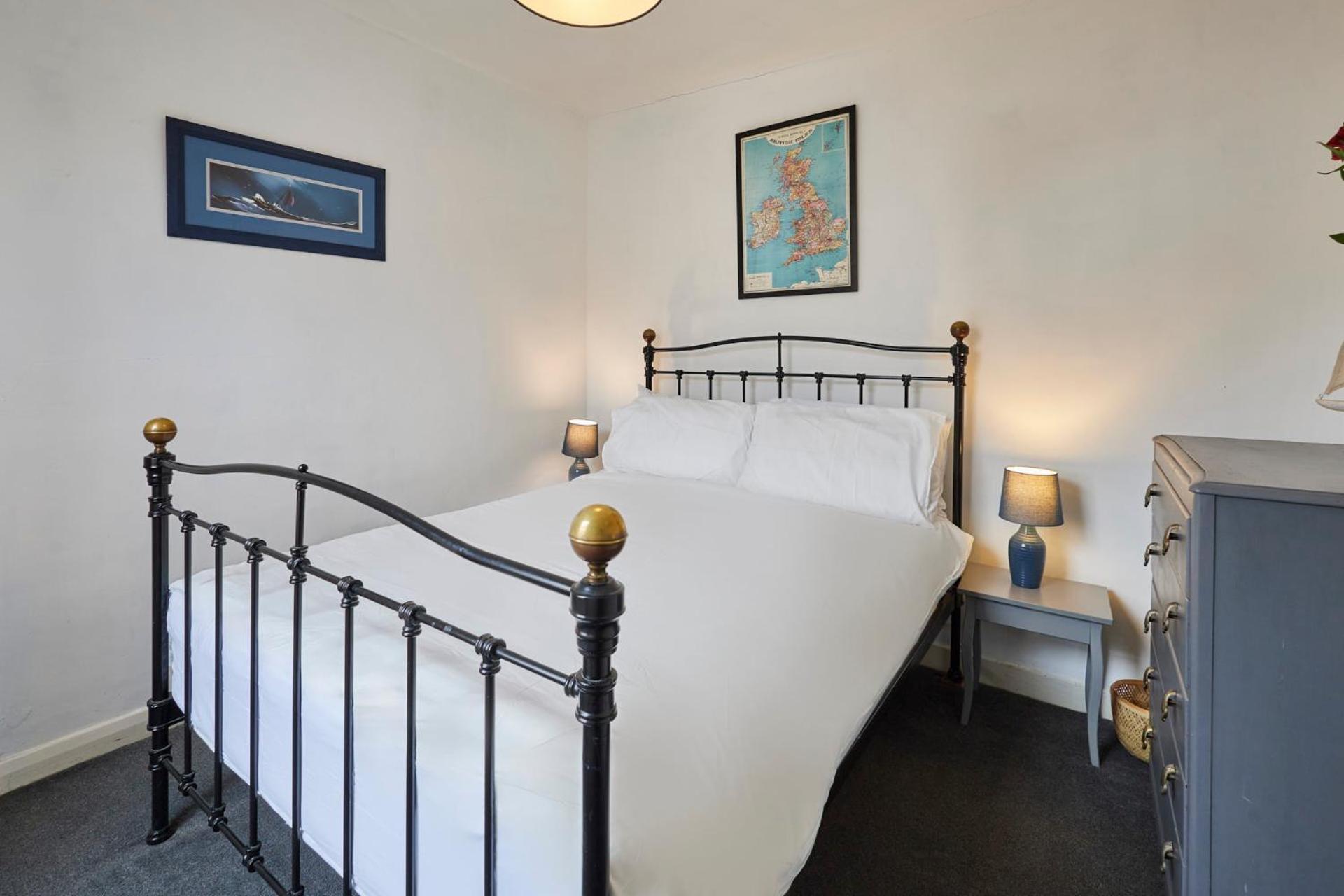 Host & - Clarence Place *